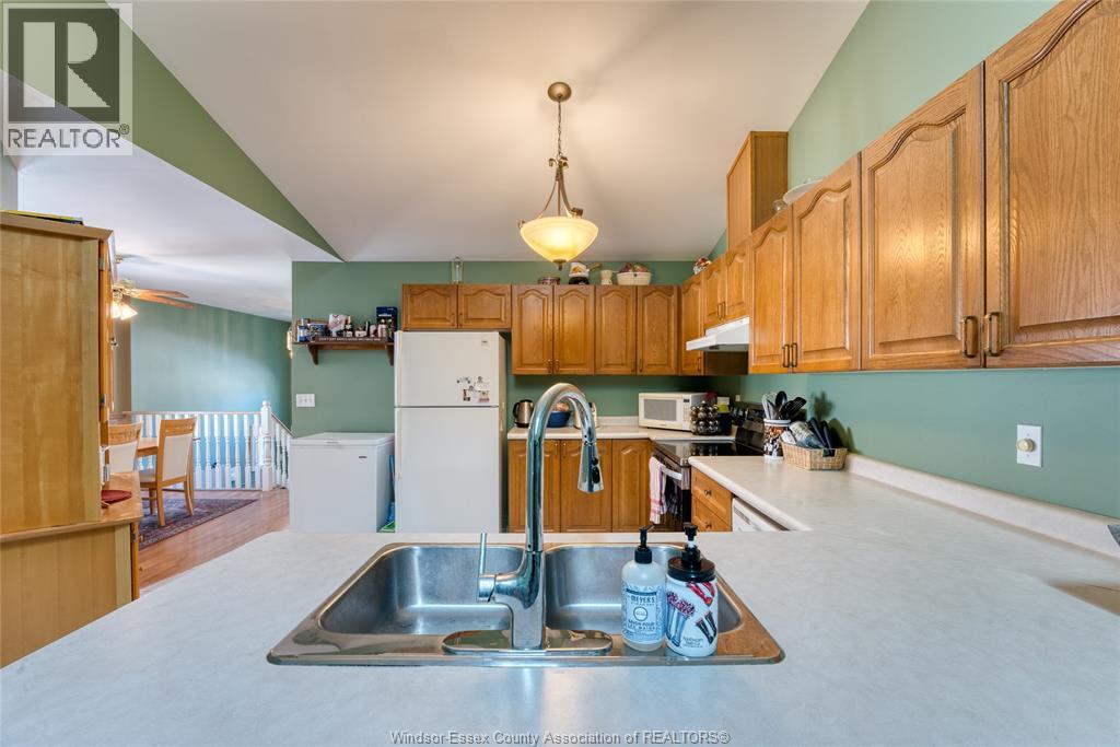 1583 CHATEAU AVENUE - 12