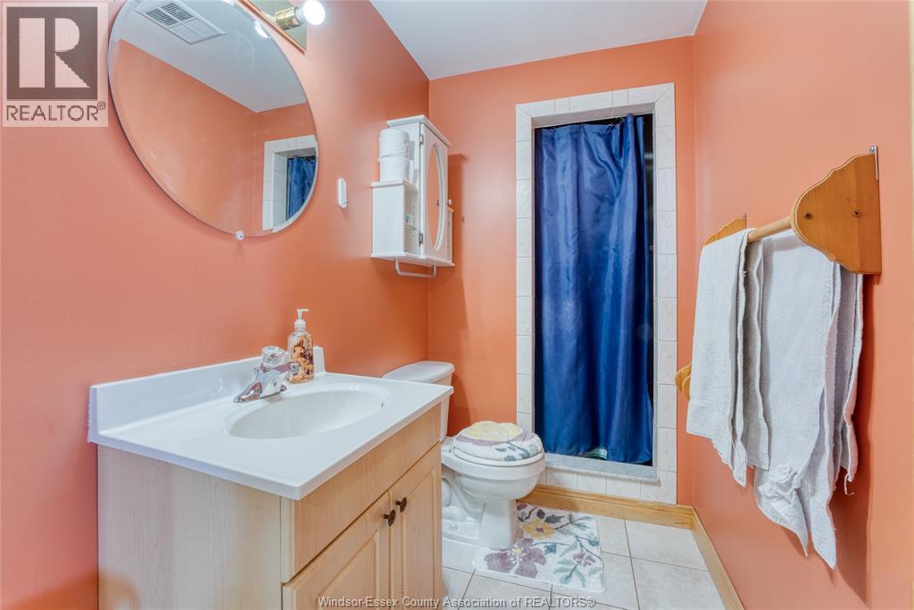 1583 CHATEAU AVENUE - 23