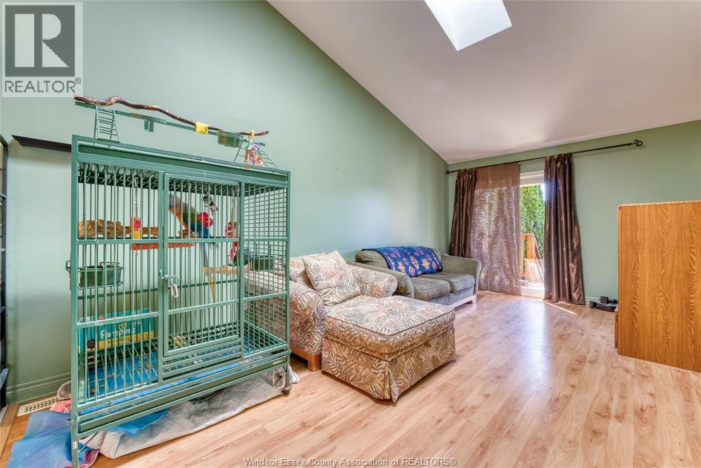 1583 CHATEAU AVENUE - 13