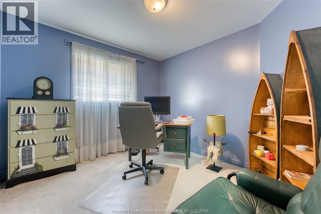 1583 CHATEAU AVENUE - 18