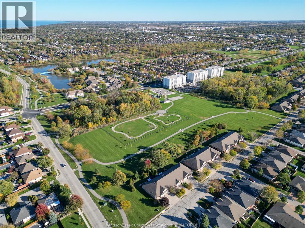 1583 CHATEAU AVENUE - 34