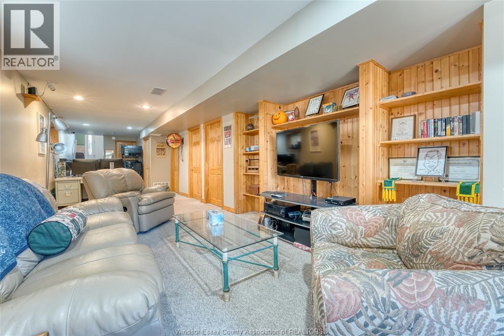 1583 CHATEAU AVENUE - 22