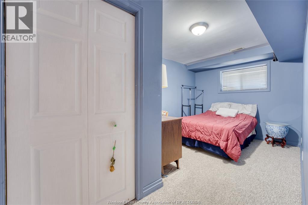 1583 CHATEAU AVENUE - 24