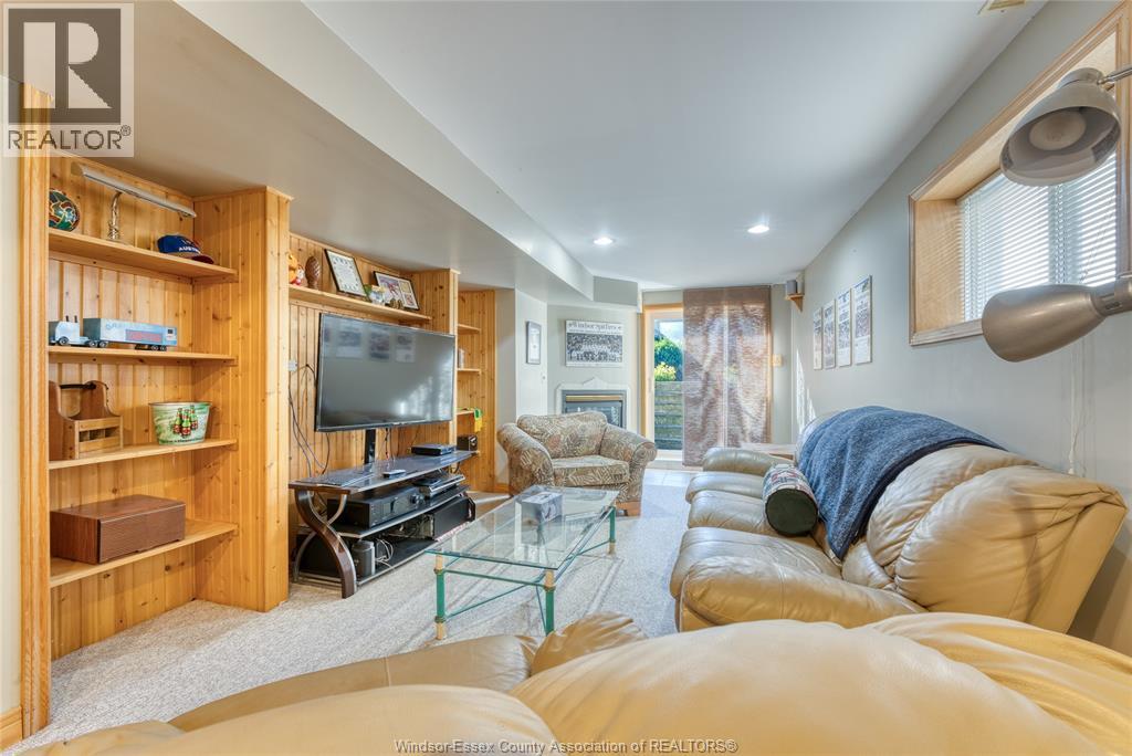 1583 CHATEAU AVENUE - 20