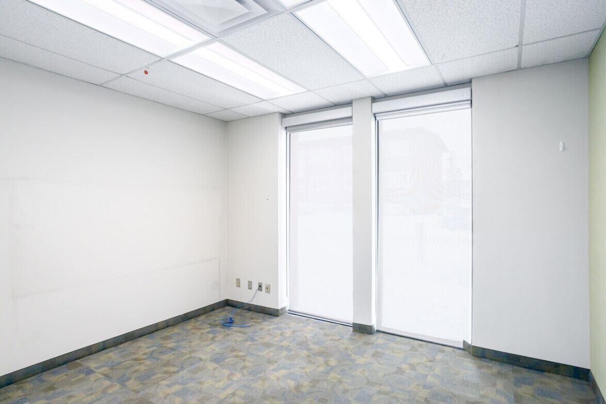 10303 107 ave NW, Edmonton — photo 4