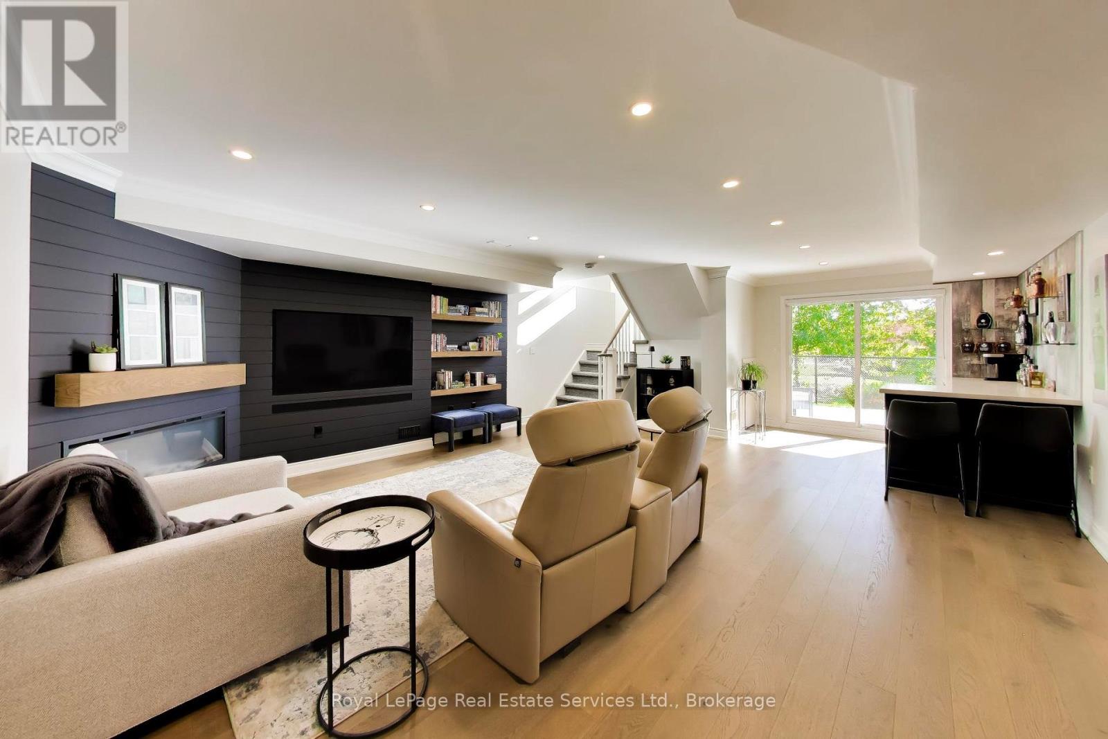 #29 4241 SARAZEN DRIVE - 18