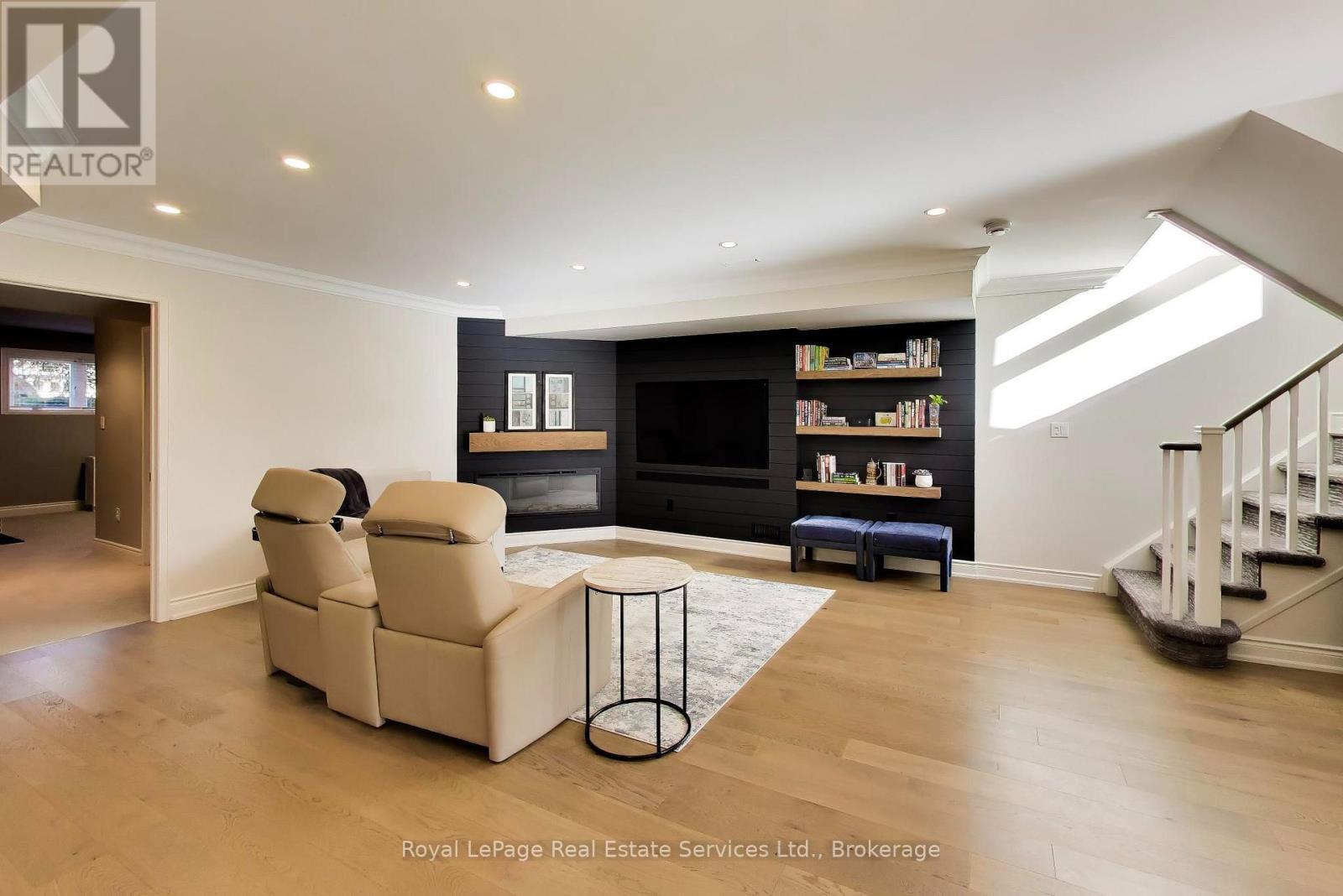 #29 4241 SARAZEN DRIVE - 19