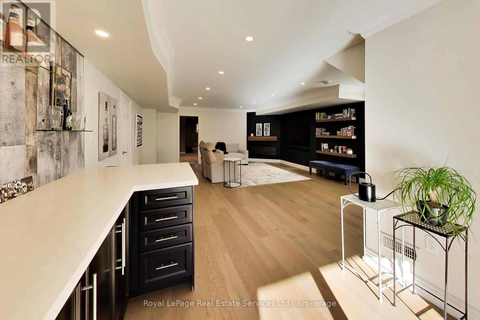 #29 4241 SARAZEN DRIVE - 21