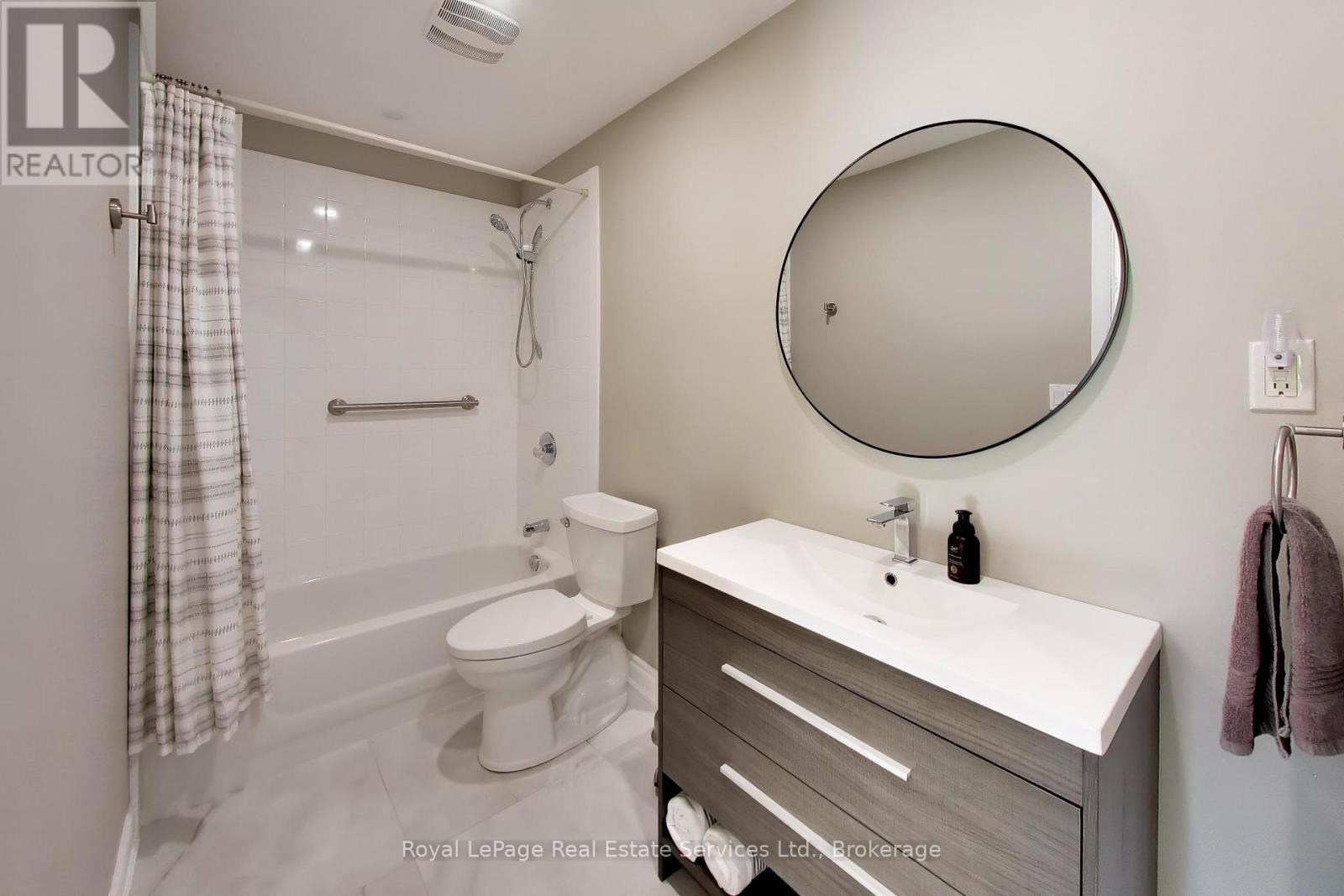 #29 4241 SARAZEN DRIVE - 26