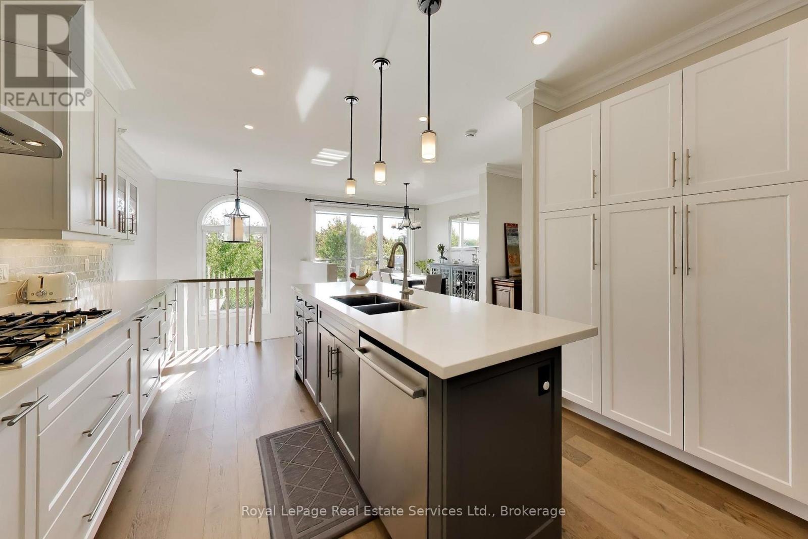 #29 4241 SARAZEN DRIVE - 8