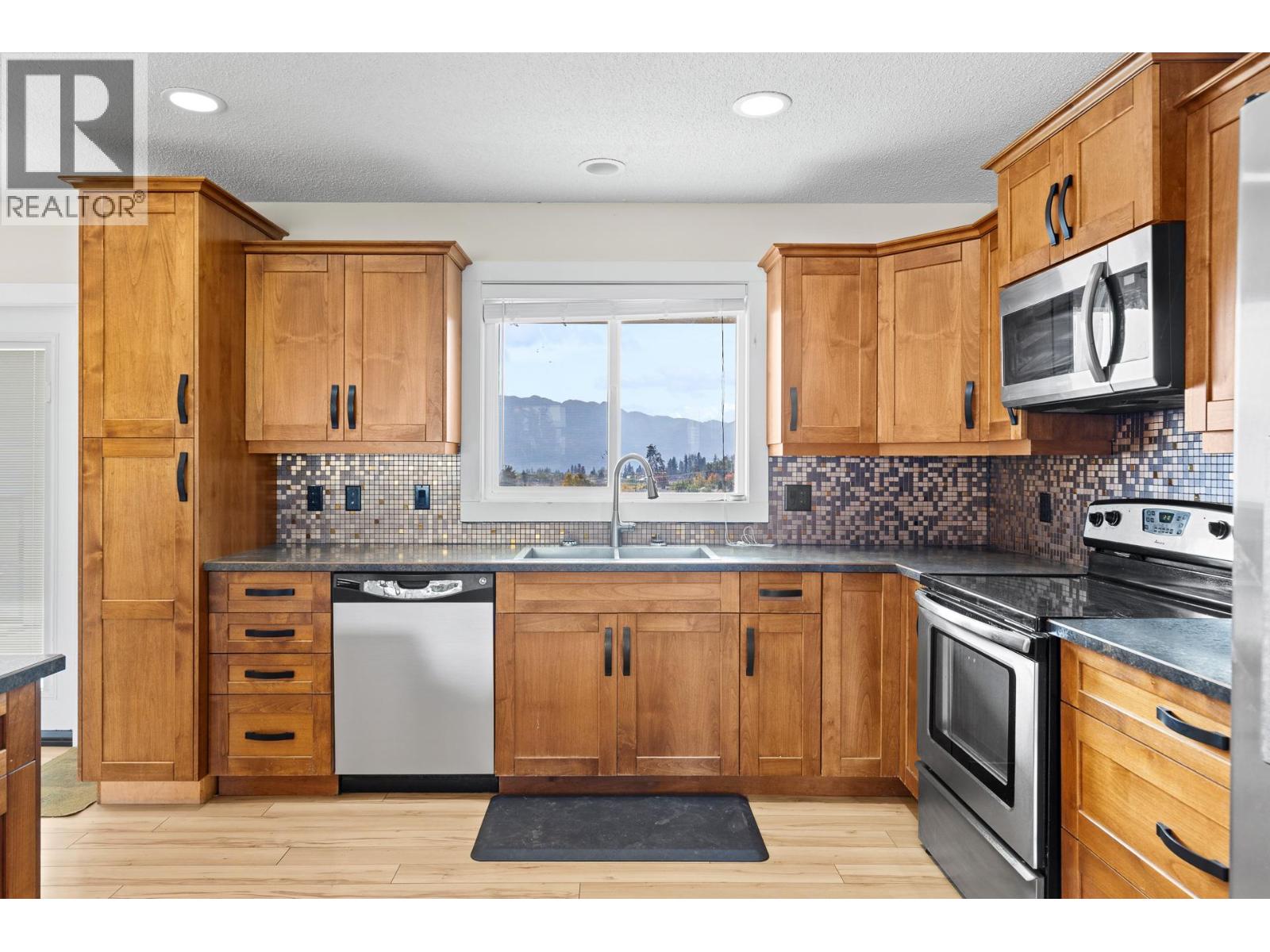 2582 Neufeld Crescent - 14