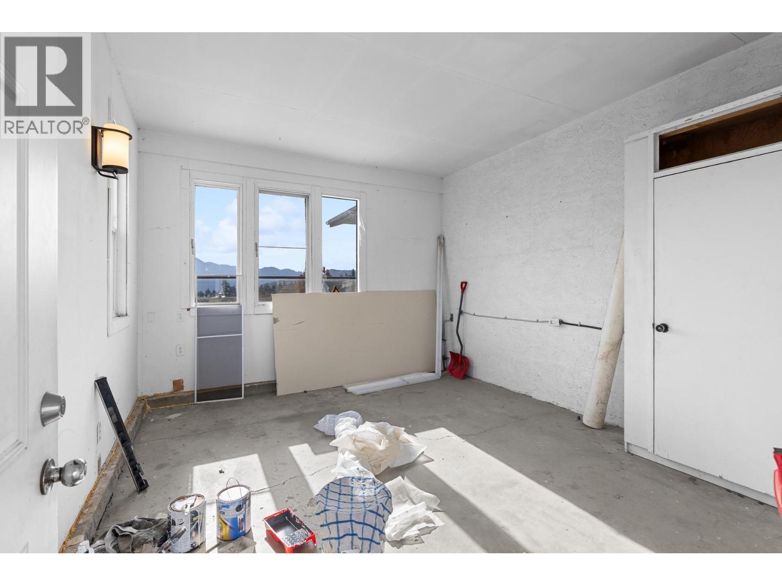  2582 Neufeld Crescent, West Kelowna