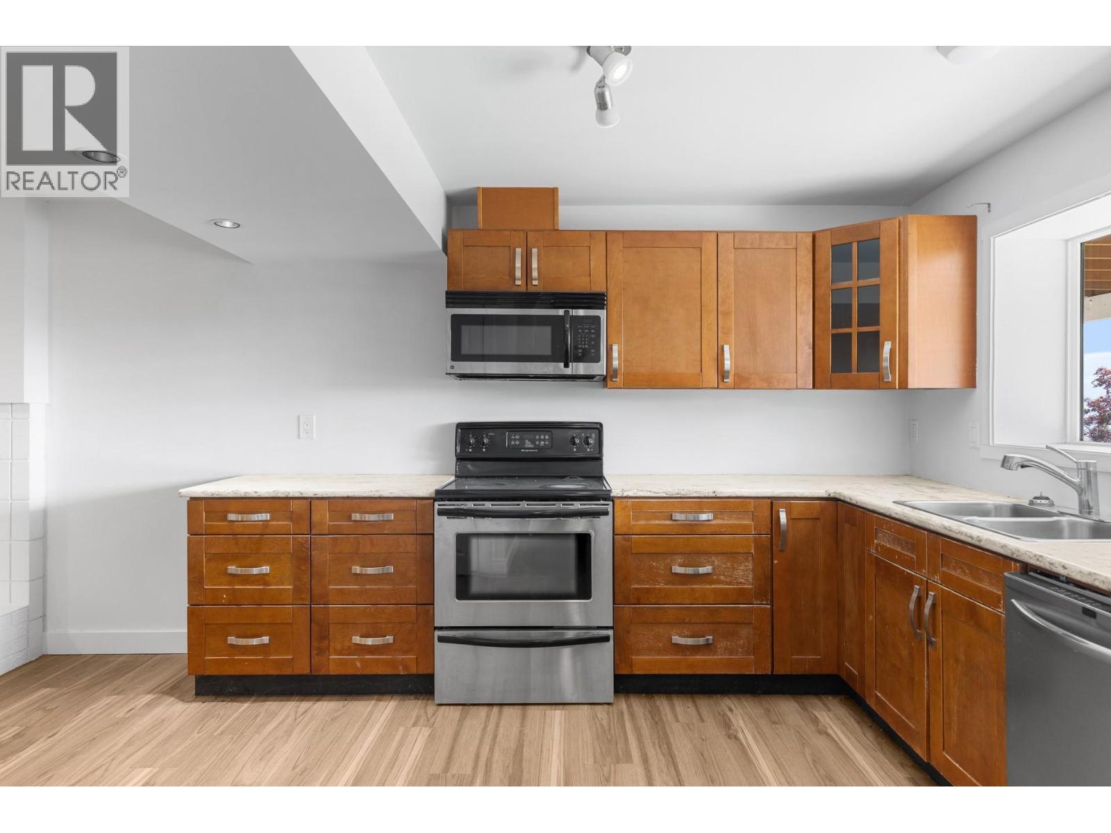 2582 Neufeld Crescent - 32