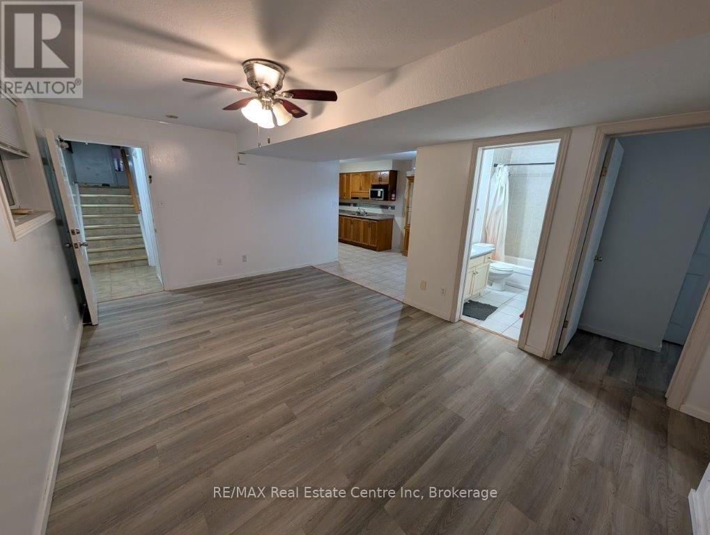 75 Ryde Unit B photo 3