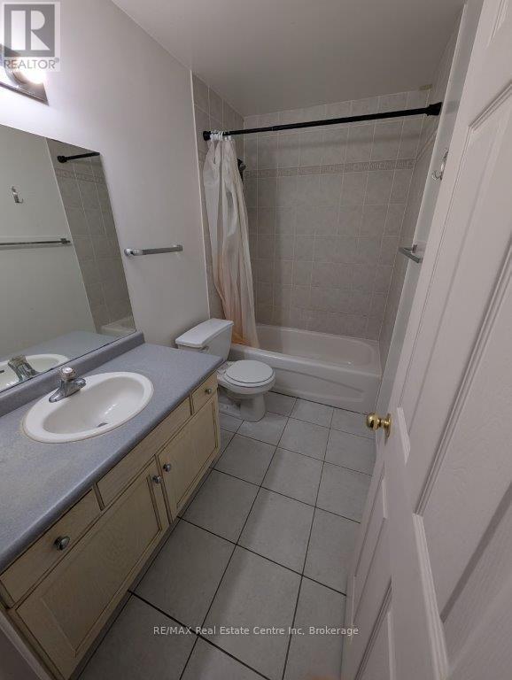 75 Ryde Unit B photo 4