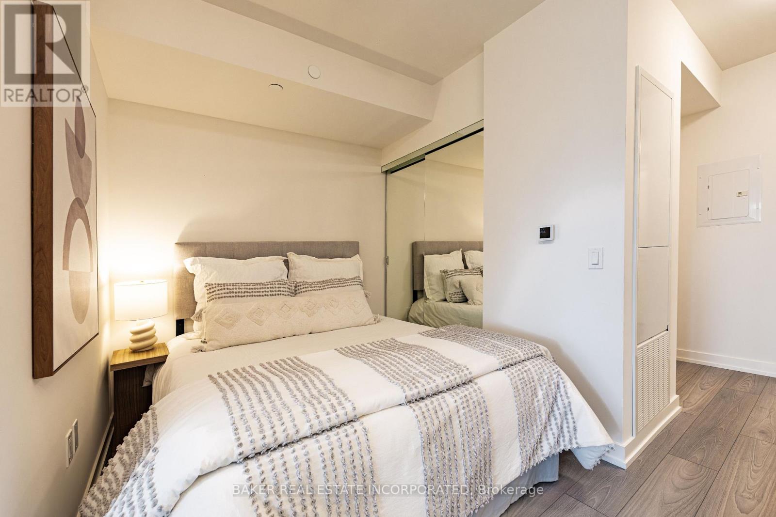 223 Redpath Unit 1112 photo 4