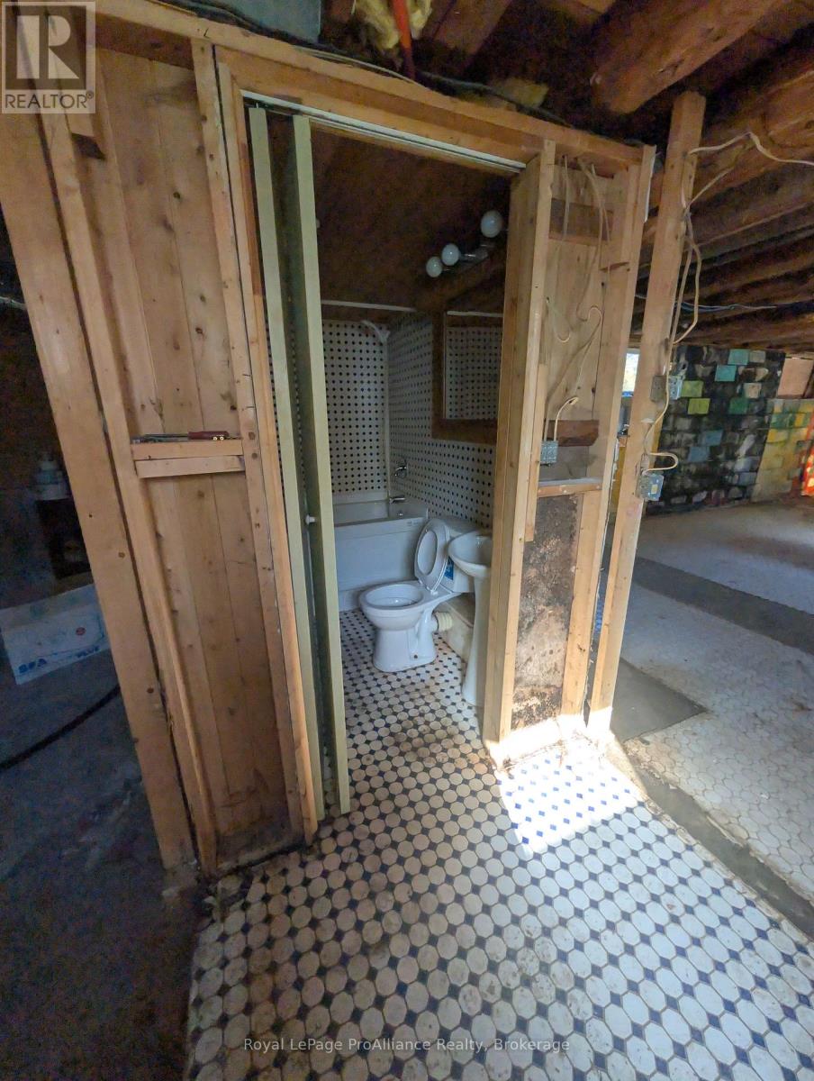 14184 Hwy 41, Addington Highlands, ON photo 10