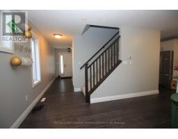 Family room - 6832 Vallas Circle, London South, ON N6P0B5 Photo 11