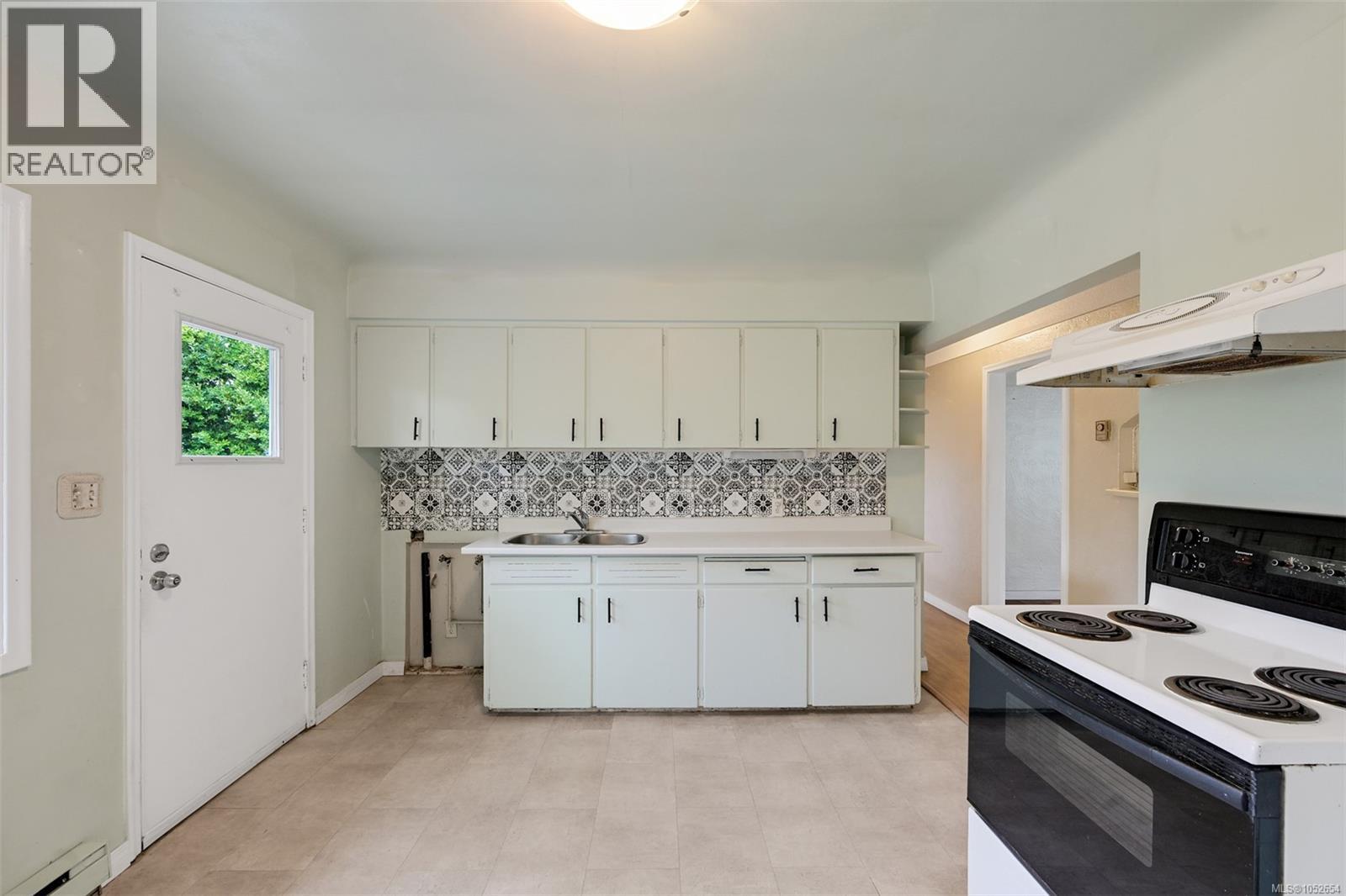  2550/2552 Belmont Avenue, Victoria