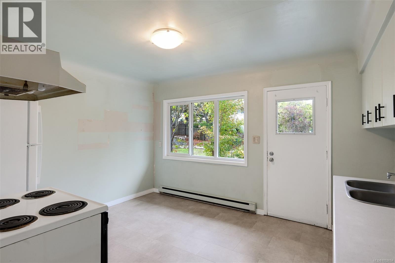 2550/2552 Belmont Ave - 34