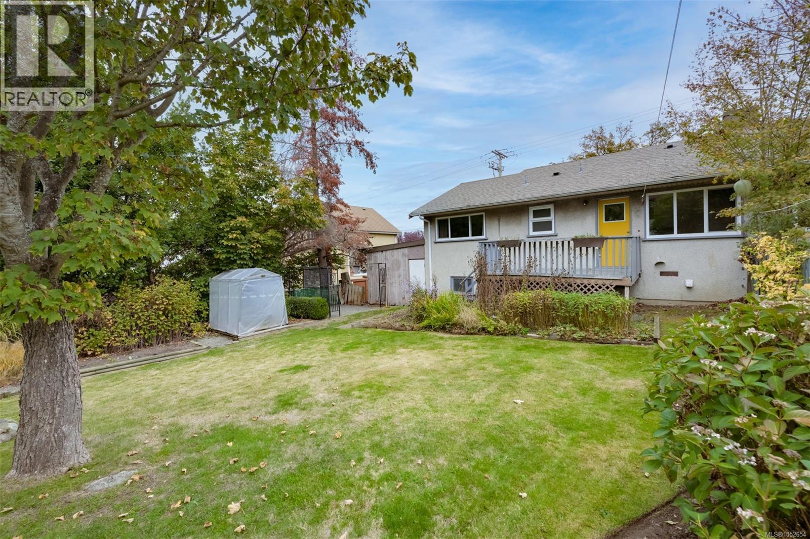 2550/2552 Belmont Ave - 52