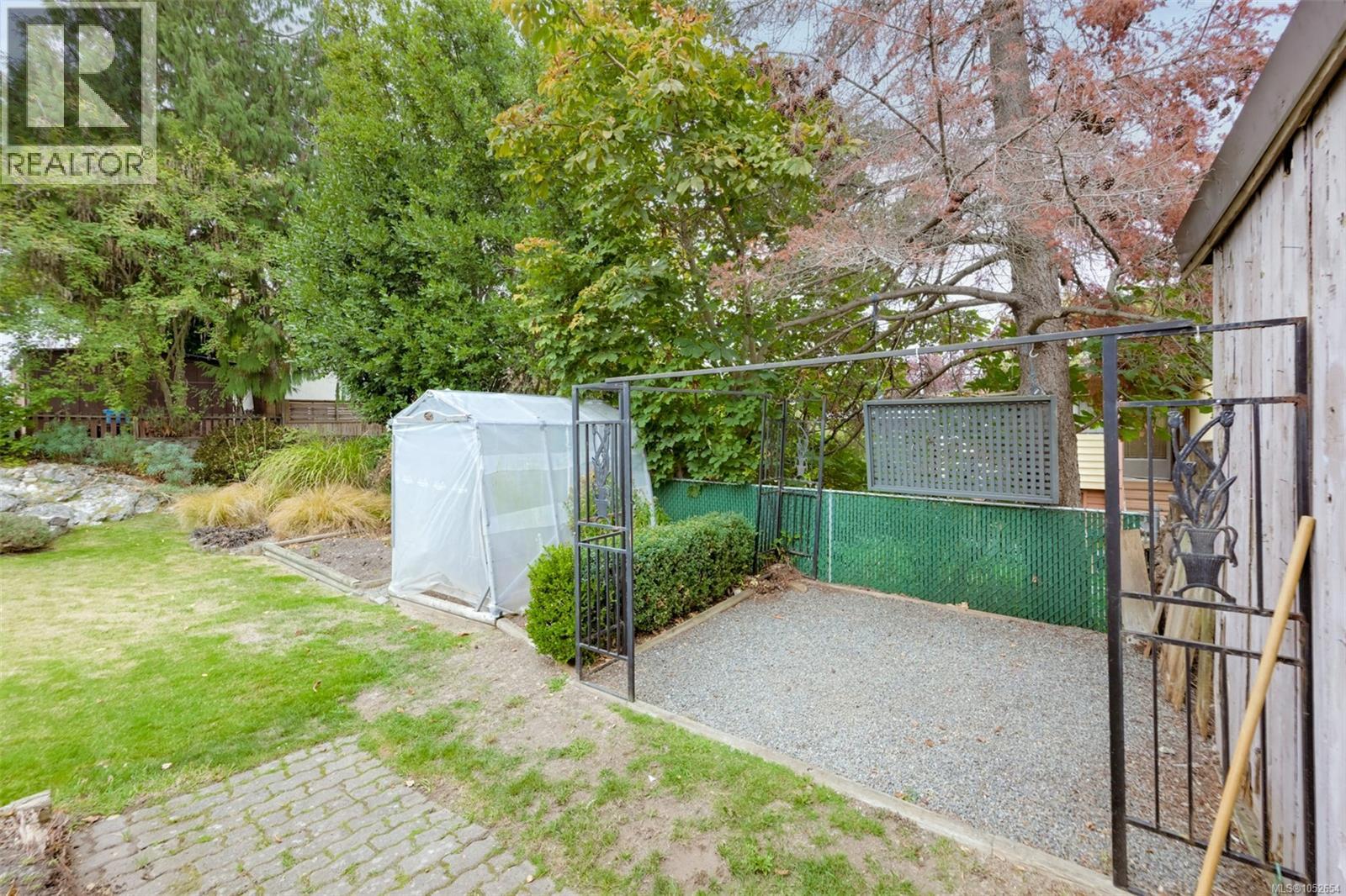2550/2552 Belmont Ave - 60