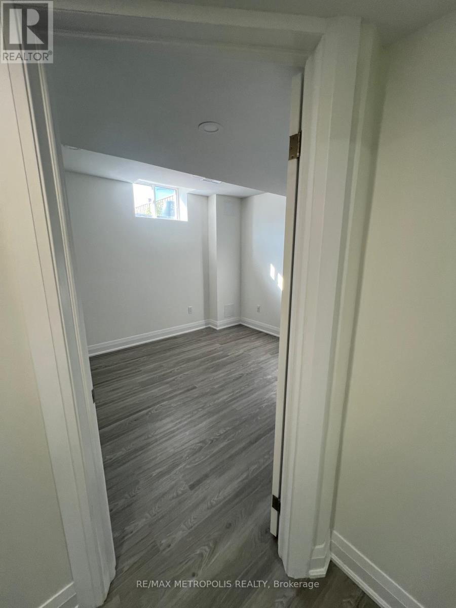 203 Gardiner Drive, Bradford West Gwillimbury photo 8