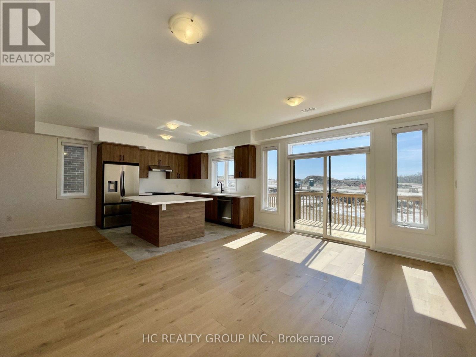 Upper-19 Gateway Drive, Barrie photo 3