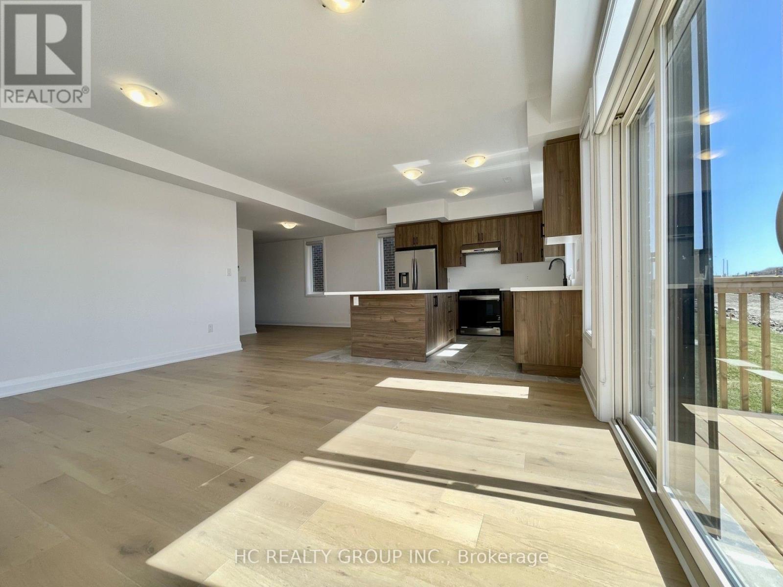 Upper-19 Gateway Drive, Barrie photo 4