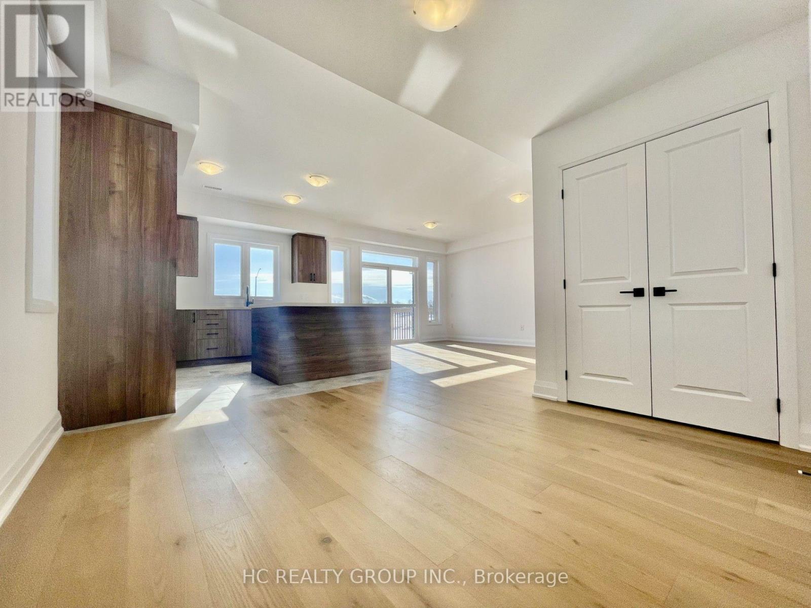 Upper-19 Gateway Drive, Barrie photo 8