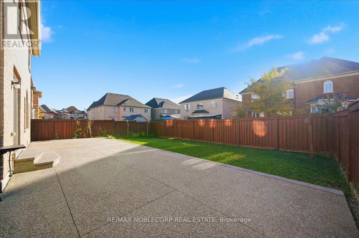 14 Solstice Street, Brampton, ON photo 43