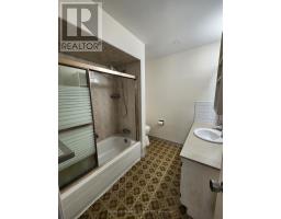 8 Tina Court, Toronto, ON M3L2H4 Photo 10