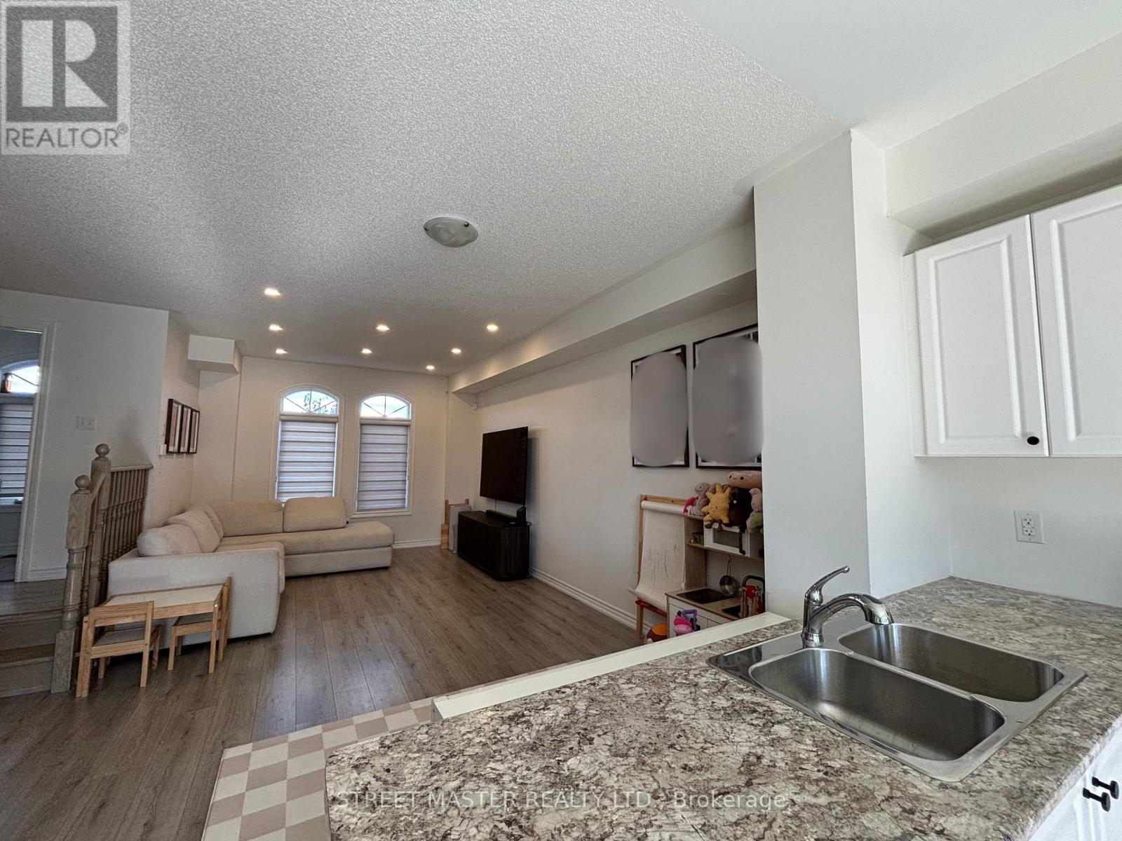 15 GILFORD STREET, Brampton (Credit Valley) — photo 6