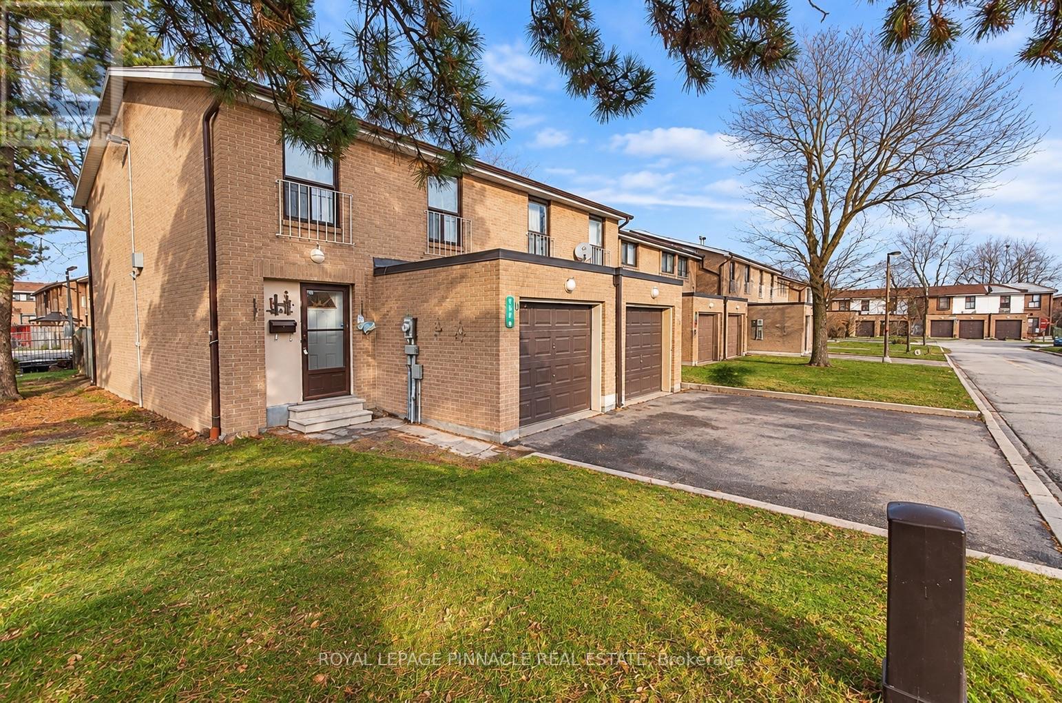 88 Fleetwood Crescent, Brampton, ON photo 2