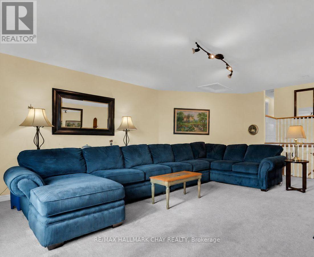 6 Whispering Pine Place, Barrie photo 17