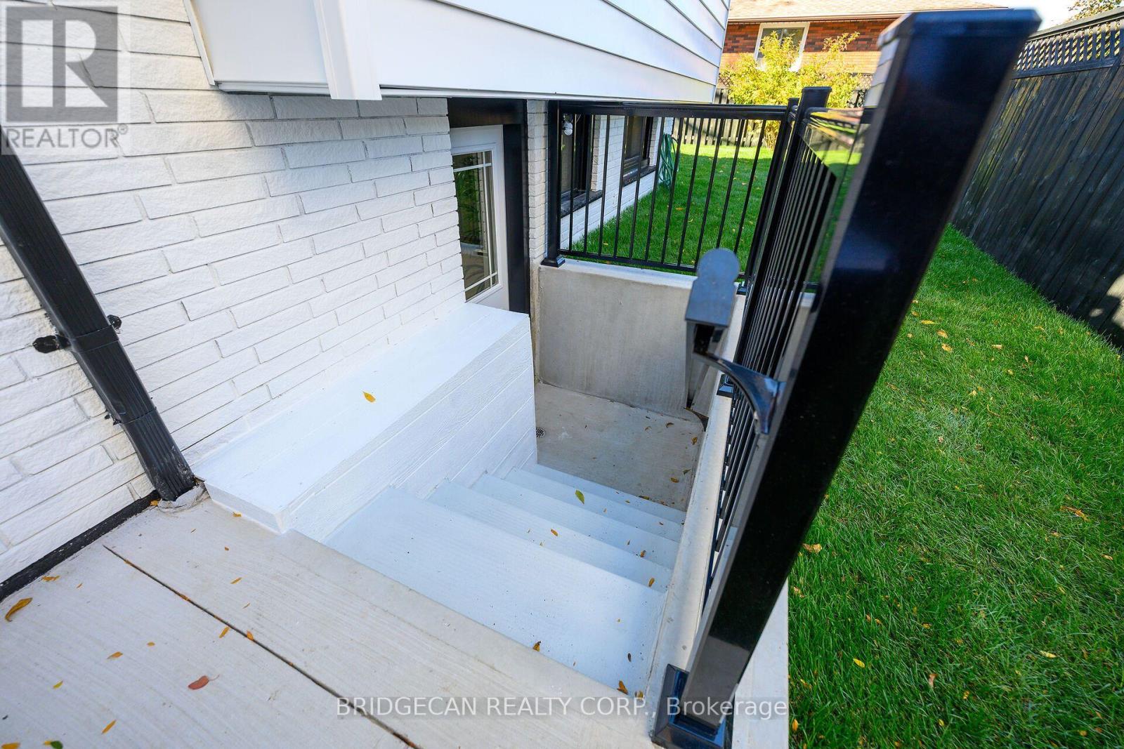 4 Bermuda Court, Hamilton, ON photo 40
