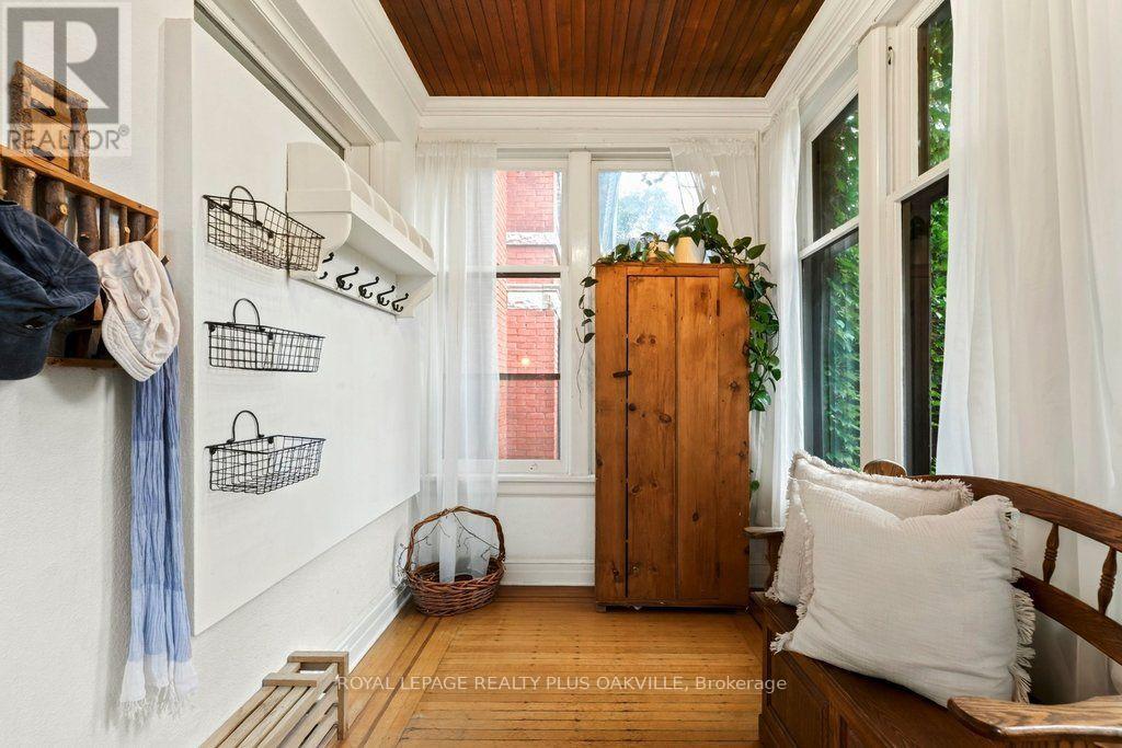 140 MARKLAND STREET, Hamilton (Durand) — photo 4