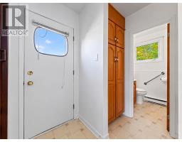 22 Emerald Avenue thumbnail 16