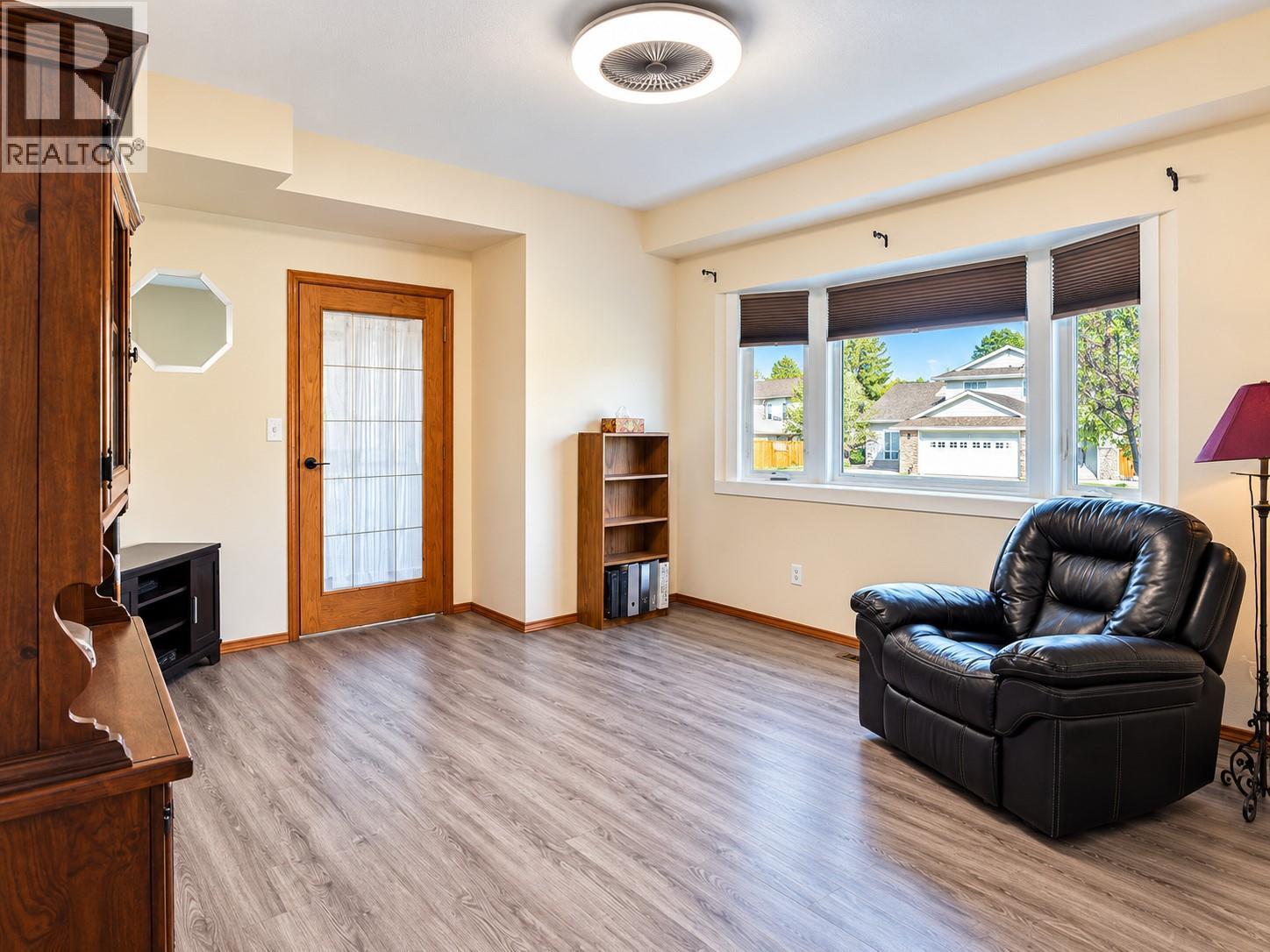 527 16TH Street S - 38