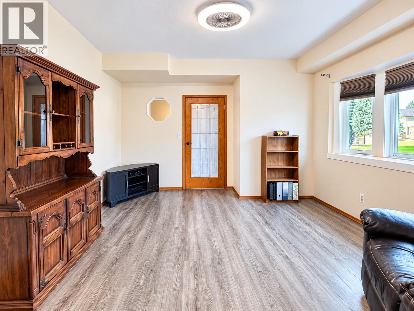 527 16TH Street S - 39
