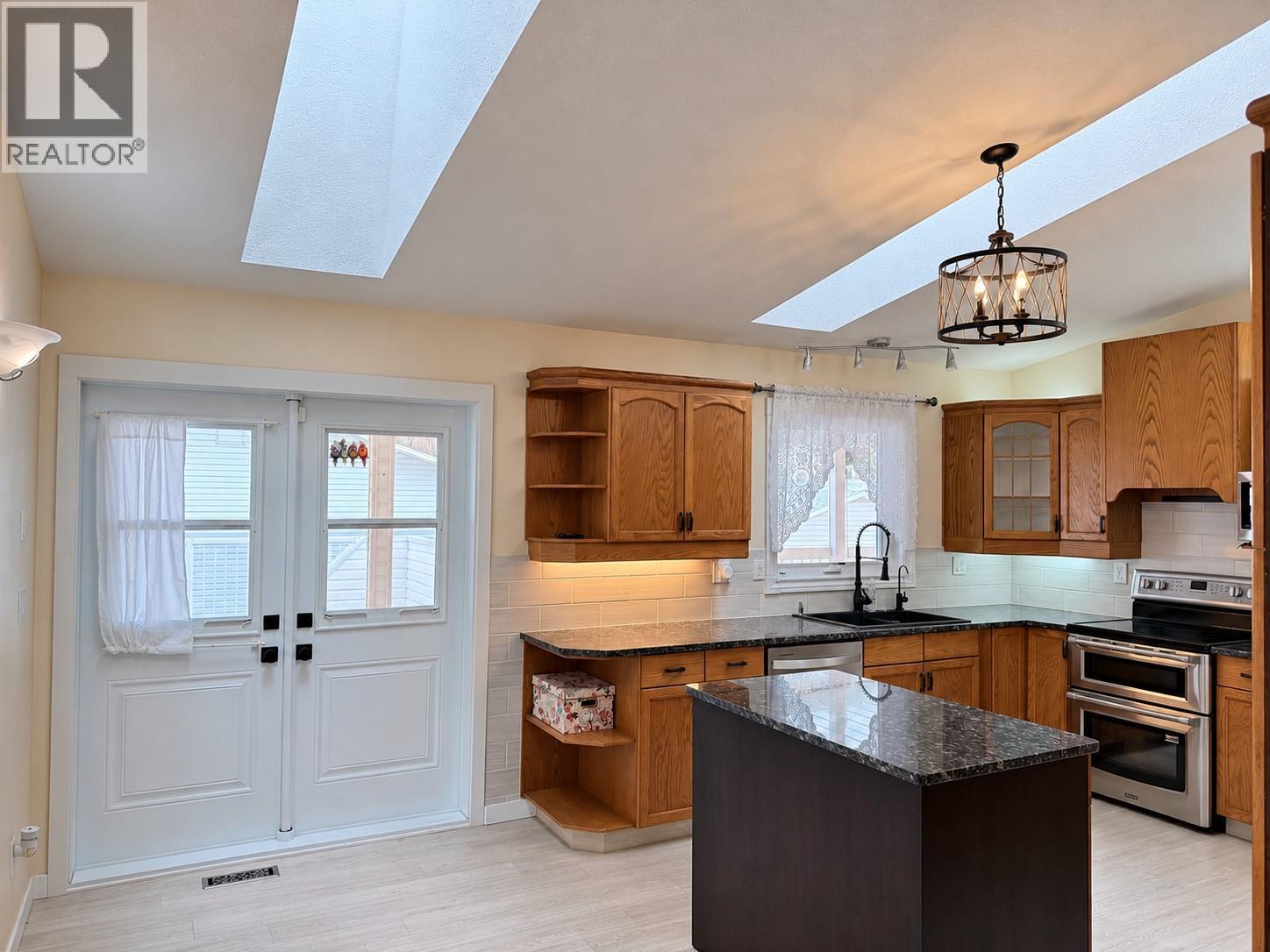 527 16TH Street S - 11