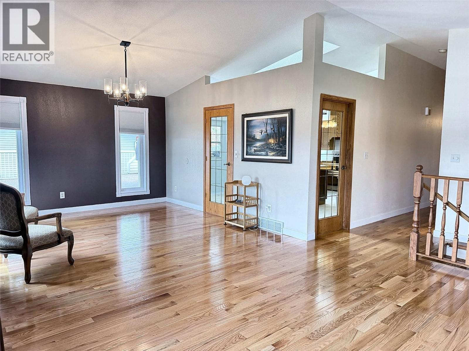 527 16TH Street S - 13