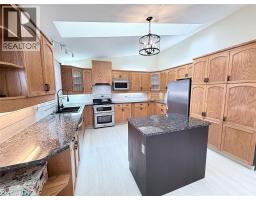 Family room - 527 16th Street S, Cranbrook, BC V1C5V4 Photo 10