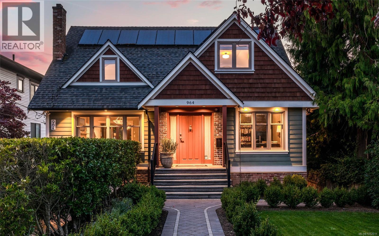  964 Newport Avenue, Oak Bay