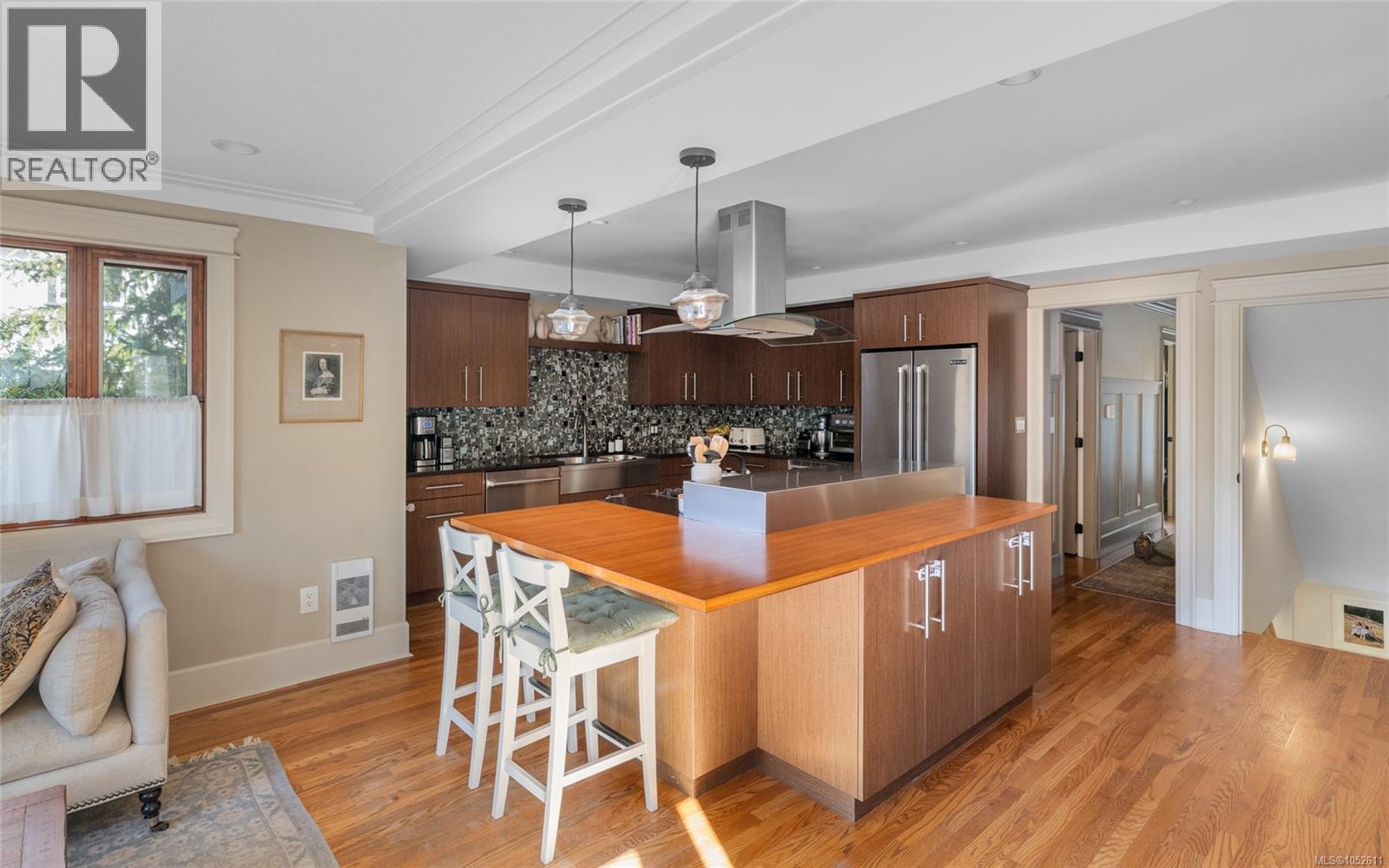  964 Newport Avenue, Oak Bay
