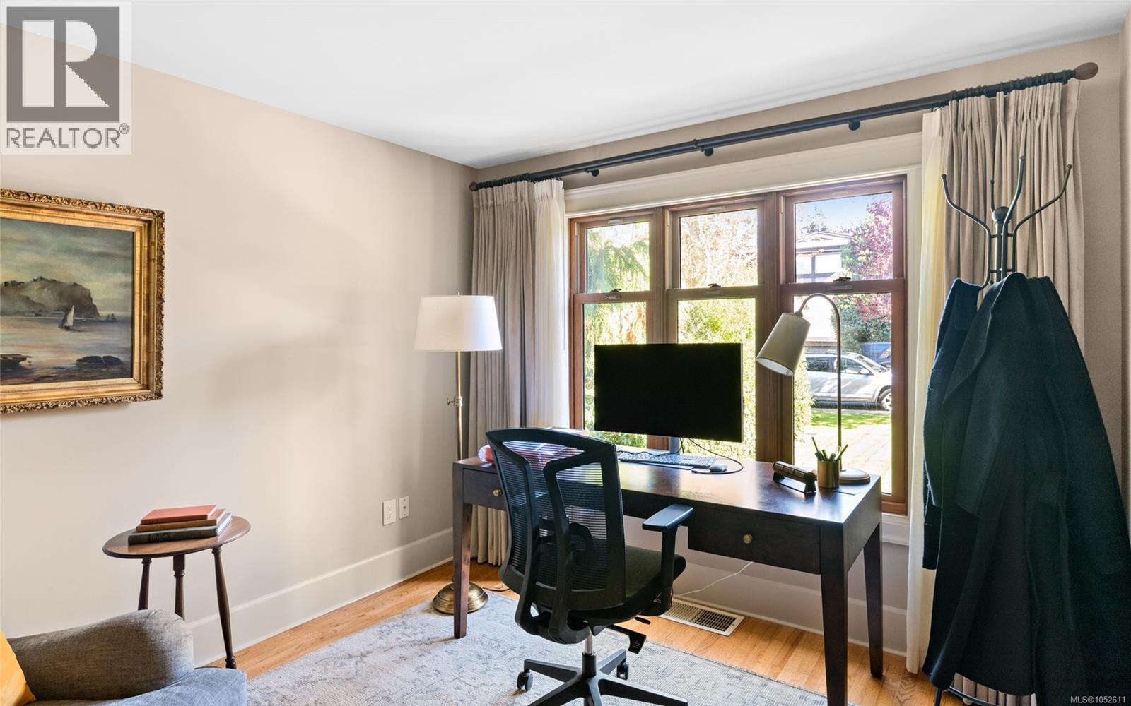  964 Newport Avenue, Oak Bay