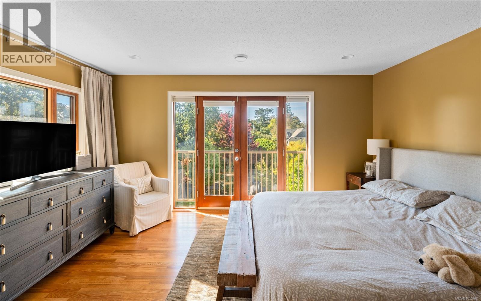  964 Newport Avenue, Oak Bay