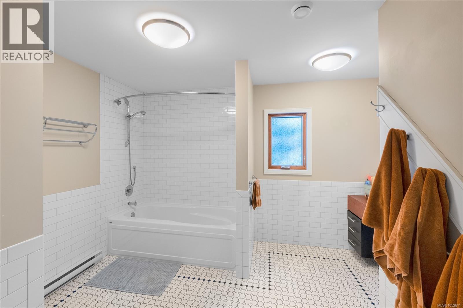  964 Newport Avenue, Oak Bay