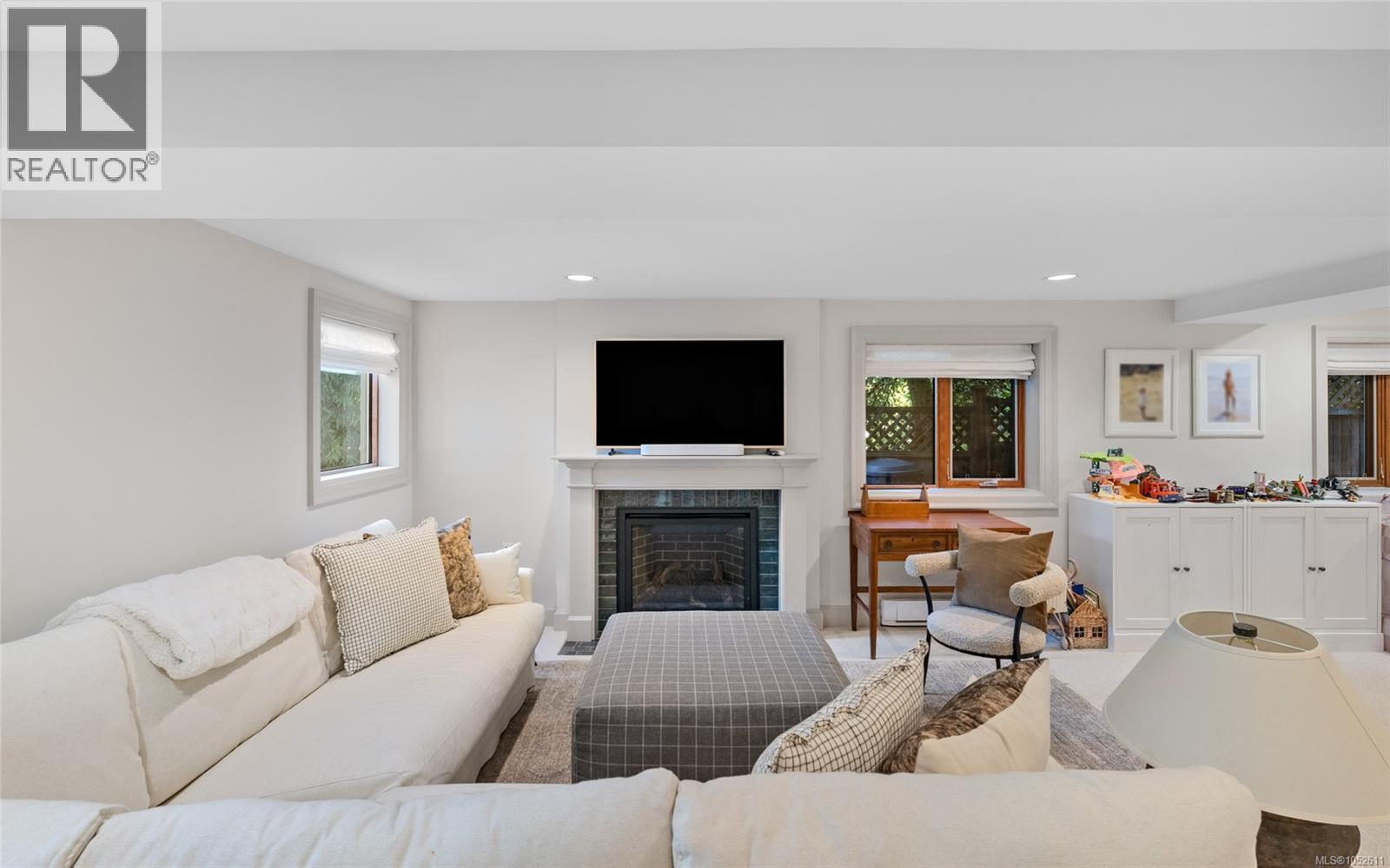 964 Newport Ave - 30