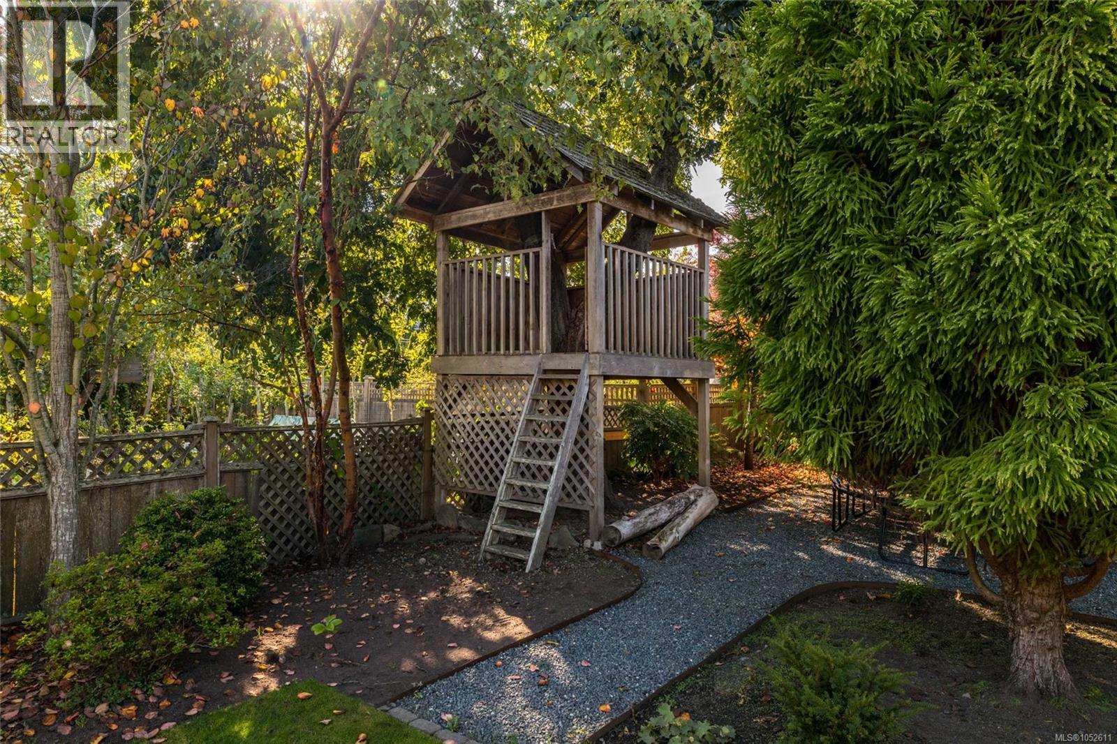  964 Newport Avenue, Oak Bay